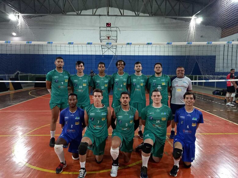 Vôlei masculino esteve em ação no final de semana pela APV - Crédito: Marcos Escrivani