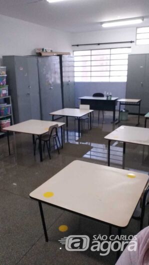 Água ficou acumulada em várias salas de aula do Cemei - Crédito: Divulgação