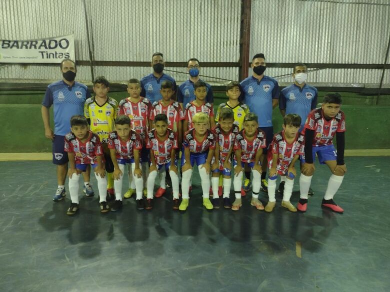Equipe sub10 fez a estreia oficial e goleou o adversário por 10 a 3 - Crédito: Divulgação