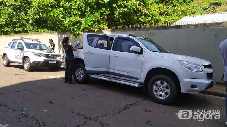A caminhonete roubada foi recuperada pela Polícia: estava abandonada na região do São Carlos Clube - Crédito: Maycon Maximino