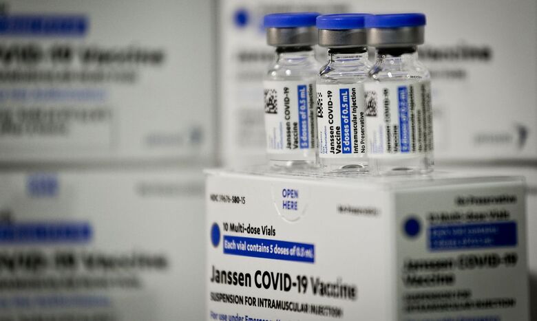 Vacina Janssen - Crédito: © Breno Esaki/Agência Saúde DF