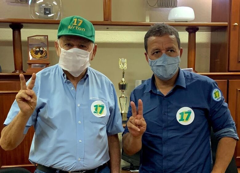 Airton e Ferraz após a vitória nas eleições de 2020 - Crédito: divulgação
