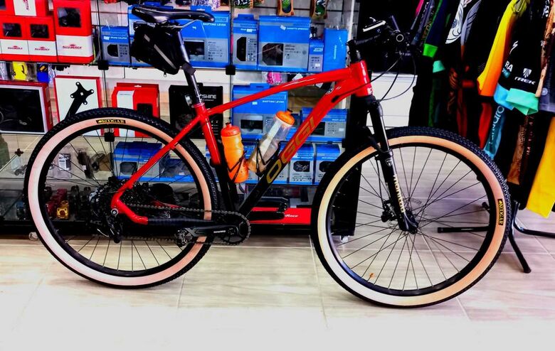 A bike furtada da garagem do condomínio - Crédito: Divulgação