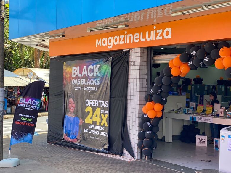 Magazine Luiza estará aberto até as 22h nesta sexta-feira para o maior show de ofertas do ano. Black das Blacks -