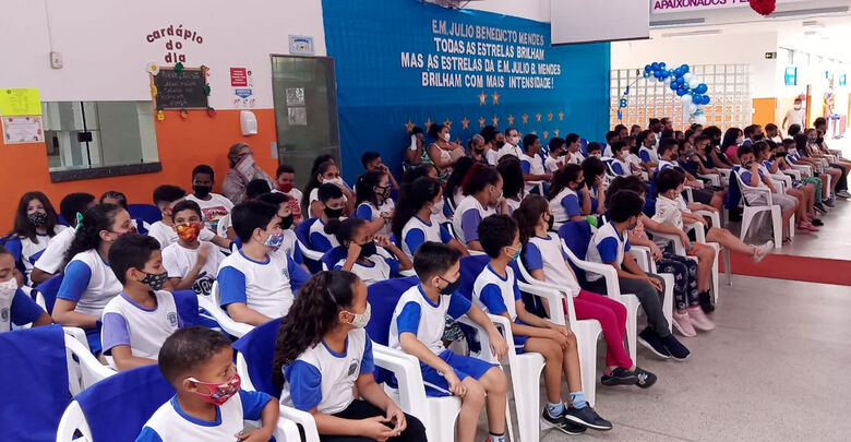 Alunos durante a formatura: um dia marcado por pura emoção - Crédito: Divulgação