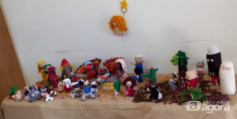 Ponto a ponto com muito carinho e amor: presépio em crochê encanta e está exposto na creche Divina Providência - Crédito: Marcos Escrivani