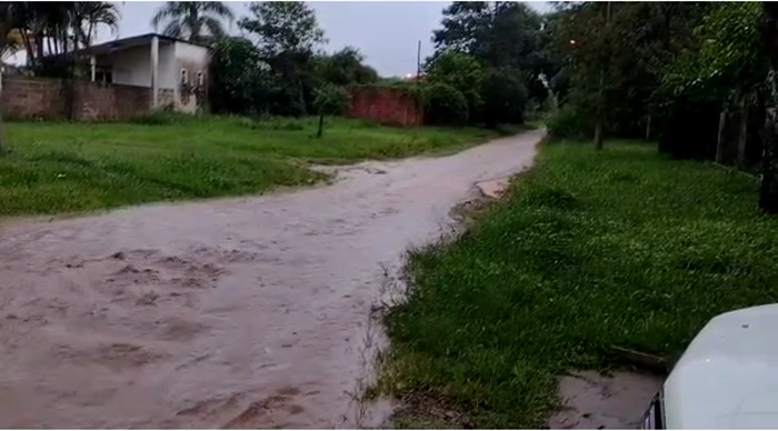 Ruas do bairro ficaram tomadas pela água - Crédito: reprodução
