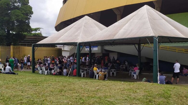 Centro de triagem lotado na manhã desta quinta-feira - Crédito: Maycon Maximino