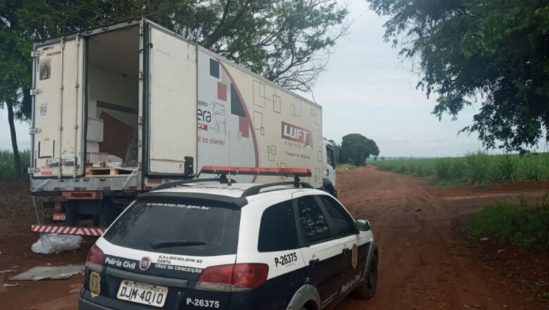 Bandidos roubam carga com testes de Covid e abandonam caminhão em cidade da região - Crédito: divulgação
