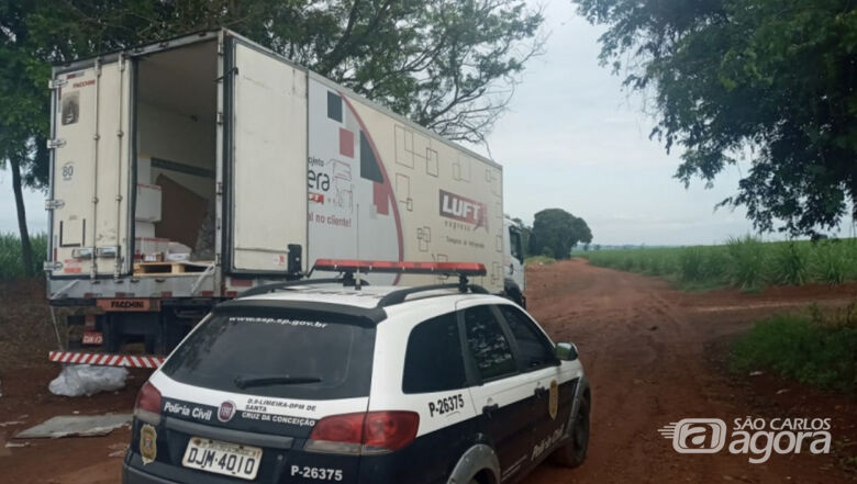 Bandidos roubam carga com testes de Covid e abandonam caminhão em cidade da região - Crédito: divulgação