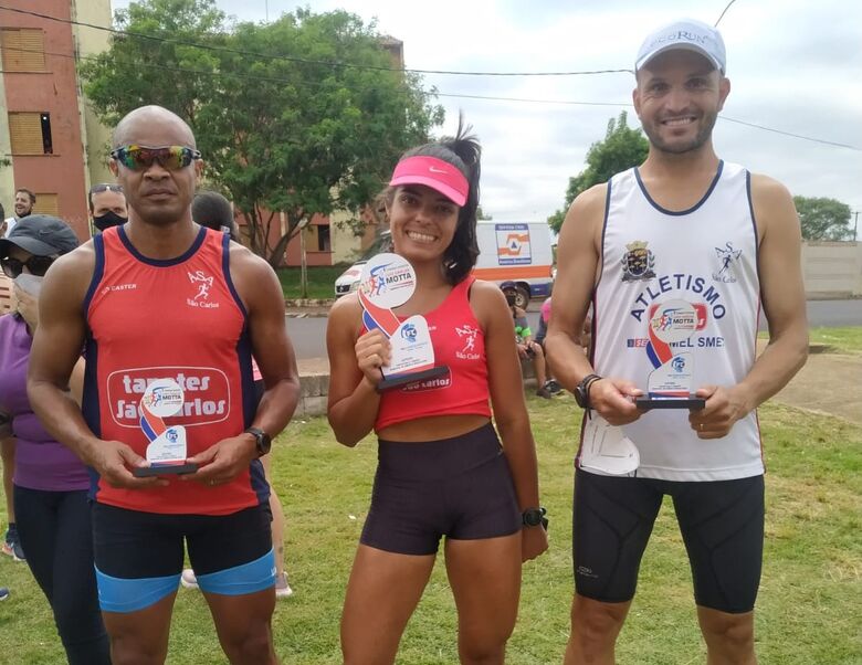 Os são-carlenses comemoram o pódio em Américo Brasiliense - Crédito: Divulgação