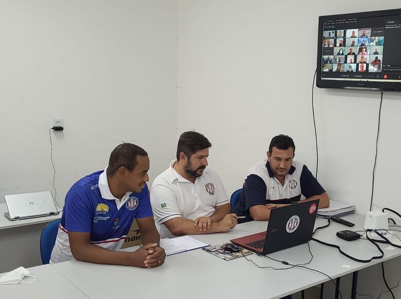 Diretores do Grêmio participam do conselho técnico: presença confirmada na Bezinha - Crédito: Divulgação