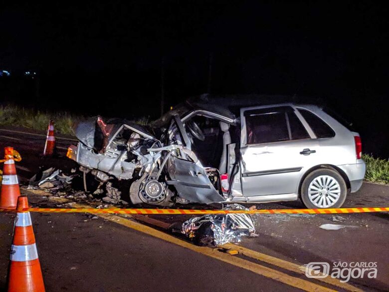 Homem morre e outras duas pessoas ficam feridas em colisão entre dois carros na SP-215 - Crédito: Maycon Maximino