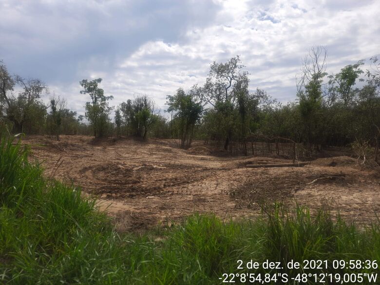 Área degradada em propriedade rural de Ribeirão Bonito: Polícia Ambiental realizou fiscalização - Crédito: Divulgação