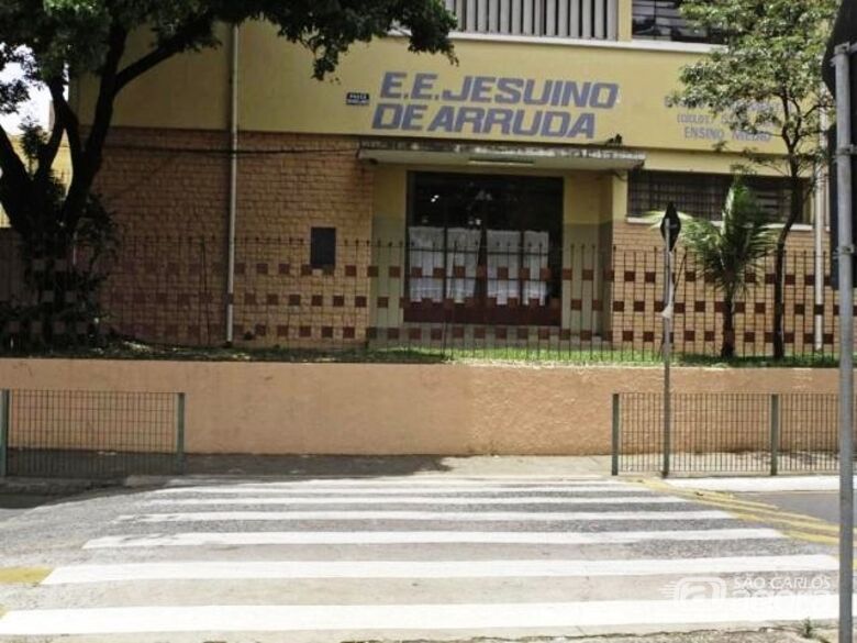 Aluno de 14 anos é espancado por 10 pessoas na saída da EE Jesuíno de Arruda - Crédito: Arquivo/São Carlos Agora