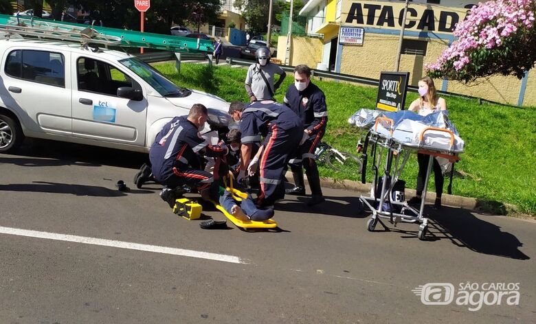 Vítima sendo socorrida pelo Samu - Crédito: arquivo SCA