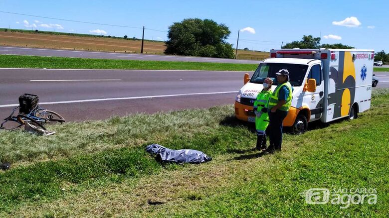 Ciclista morre após ser atingido por caminhão entre São Carlos e Ibaté - Crédito: Maycon Maximino
