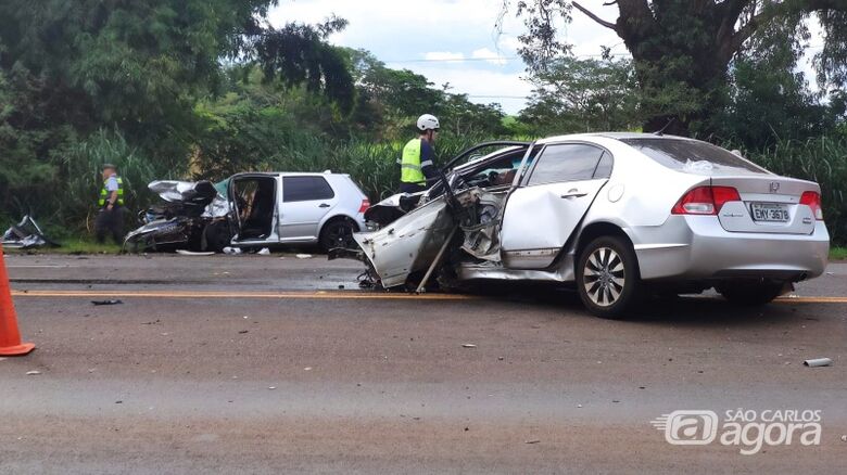Acidente mata uma pessoa e deixa outras três feridas na SP-255 - Crédito: Araraquara Agora