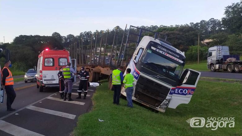 Ciclista morre atropelado por caminhão na SP-318 em São Carlos - Crédito: Maycon Maximino