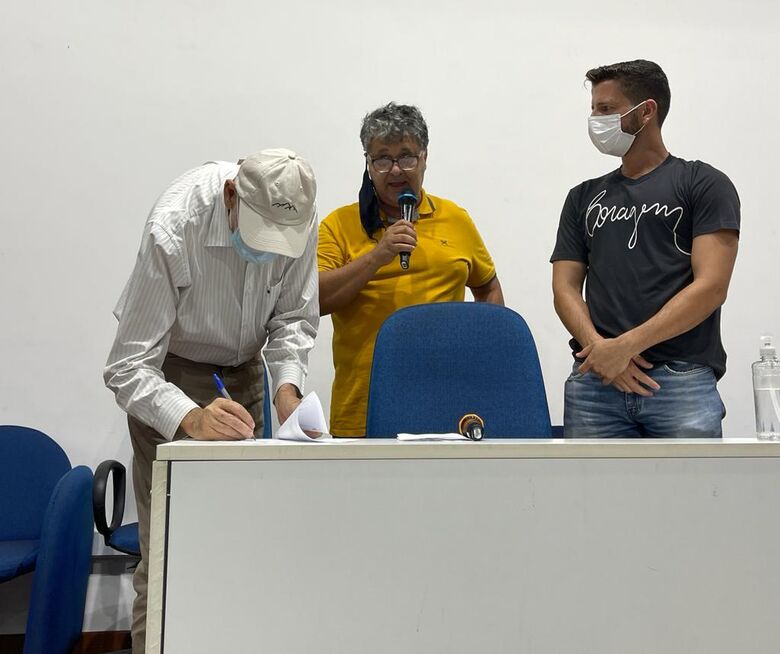Prefeito assina ordem de serviço para reforma da base do SAMU - Crédito: divulgação