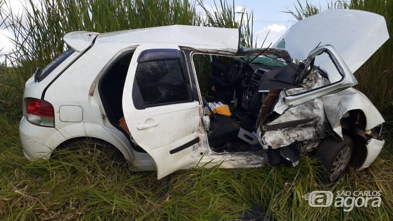 Colisão entre carro e moto deixa um morto na SP-255 - Crédito: Balda News