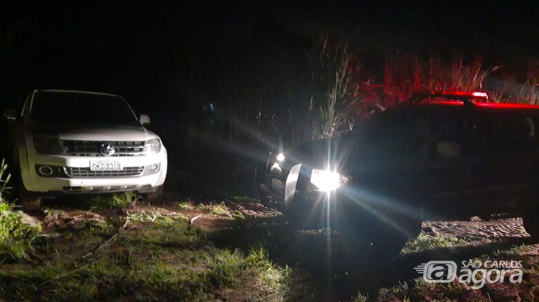 Caminhonete foi localizada em canavial - Crédito: colaborador