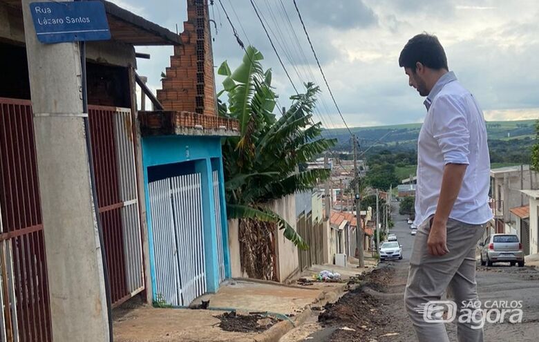 Vereador Bruno Zancheta cobra providências “urgentes” na rua Lázaro Santos no bairro Cidade Aracy - 