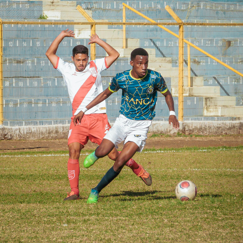Um péssimo resultado para a Águia em casa: empate com o lanterna Batatais - Crédito: Brendow Felipe/São Carlos FC