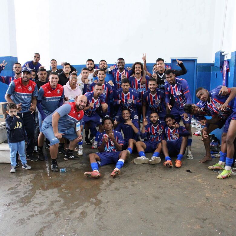 Após a vitória sobre o CAT, jogadores comemoraram os 3 pontos: a meta agora é fazer da Francana, a próxima vítima - Crédito: Divulgação