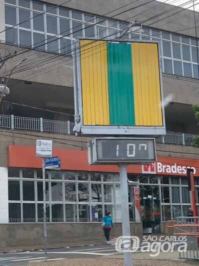 Termômetro na Baixada do Mercado registra 10ºC na manhã desta terça-feira (17) - Crédito: Whatsapp SCA