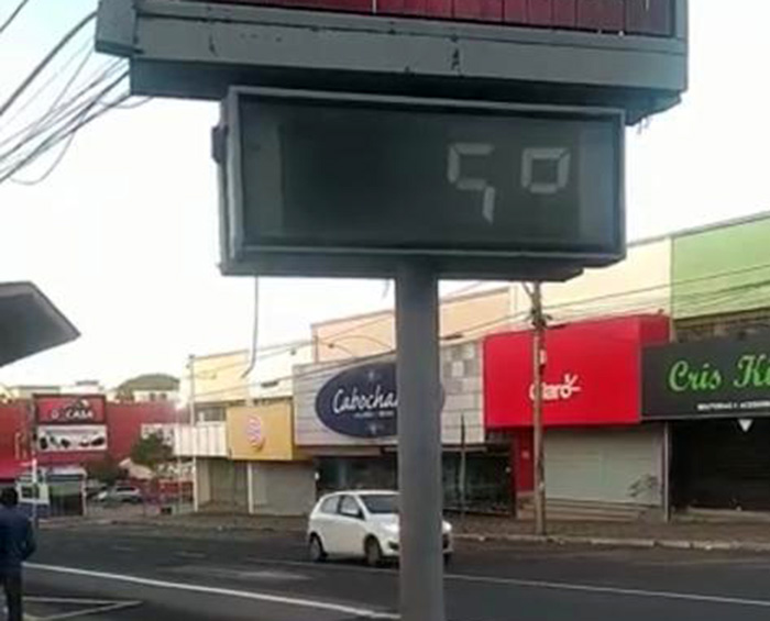 São Carlos amanhece gelada, com termômetro registrando 5ºC na Baixada do Mercado - Crédito: reprodução