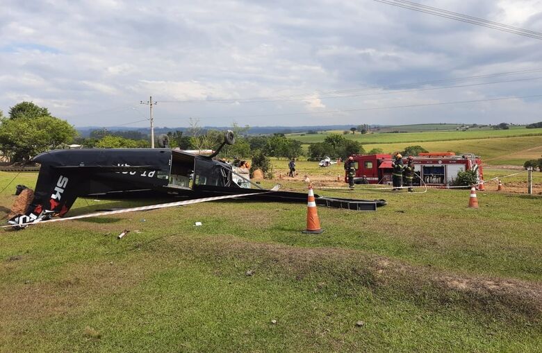Queda de avião causa a morte de duas pessoas no interior de SP - Crédito: Divulgação/Corpo de Bombeiros