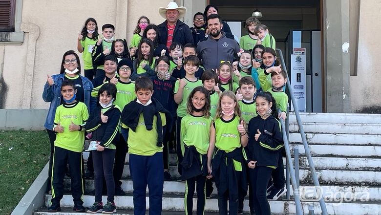 Vereador Rodson recebe alunos do Colégio Fukuhara em visita à Câmara Municipal - Crédito: Divulgação