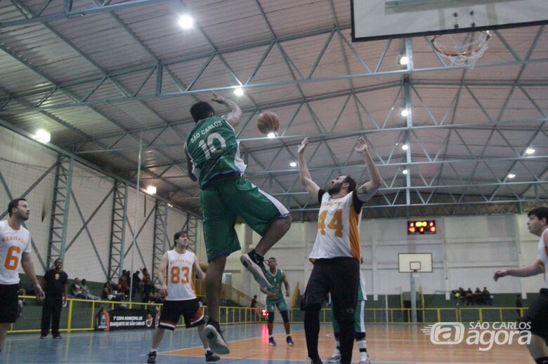 Bons jogos de basquete movimentaram a 1ª Copa Municipal - Crédito: Lourival Izaque