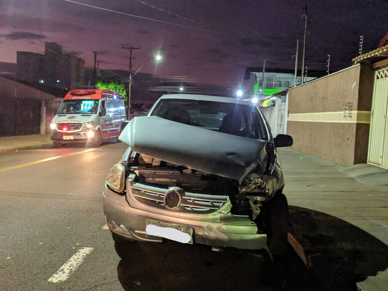 Motorista avança pare e causa colisão no Cidade Jardim - 