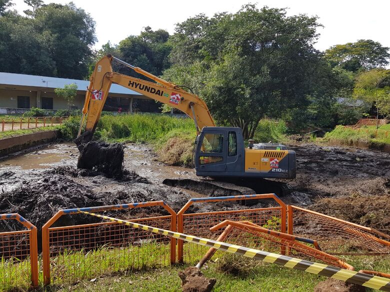 Prefeitura de São Carlos realiza a recuperação da represa do Parque do Bicão - Crédito: Divulgação