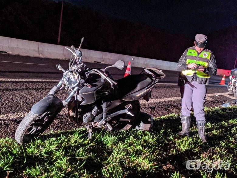 Moto que o policial conduzia - Crédito: Maycon Maximino/São Carlos Agora