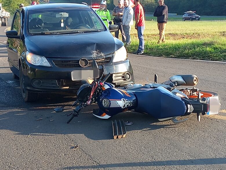 Colisão frontal deixou motociclista ferido em Ibaté - Crédito: Maycon Maximino