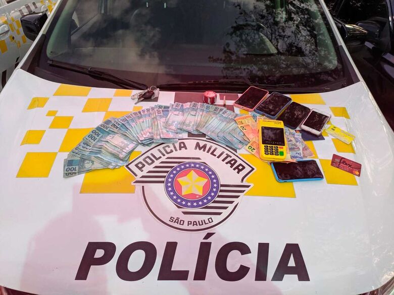 Polícia Rodoviária de São Carlos prende suspeitos de aplicar golpe do bilhete premiado - Crédito: Divulgação