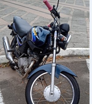 Moto estava em frente à casa da vítima - Crédito: Divulgação