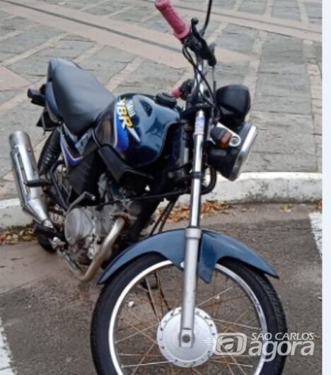 Moto estava em frente à casa da vítima - Crédito: Divulgação