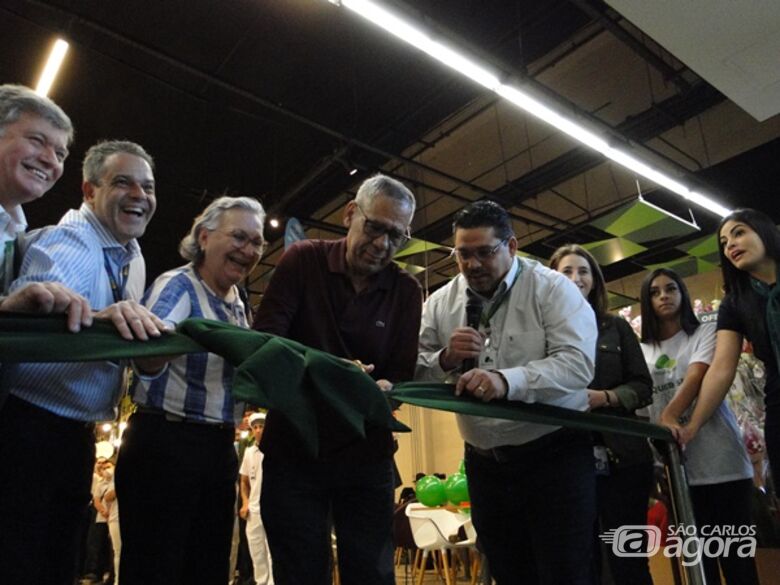 Momento em que a 185ª unidade do Pão de Açúcar, em São Carlos, era oficialmente inaugurada - Crédito: Marcos Escrivani