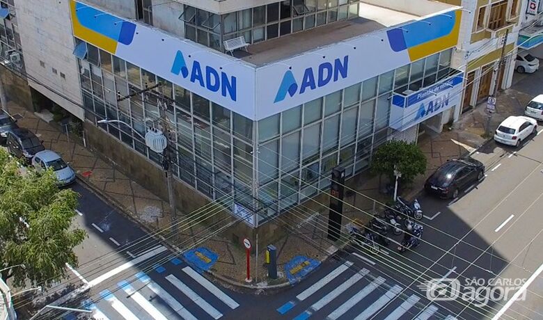 A sede da ADN Construtora está localizada na Av. São Carlos, 1885, no centro da cidade - 