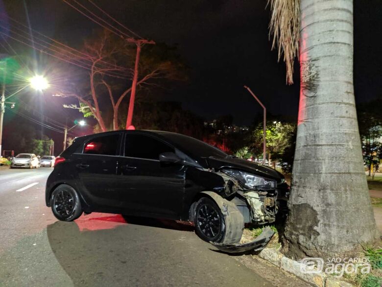 Perseguição policial termina em acidente no centro de São Carlos - Crédito: Maycon Maximino