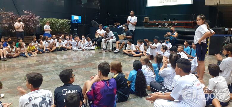 Durante a aula aberta, os alunos participaram da atividade “Tempo Brincante” - Crédito: Divulgação