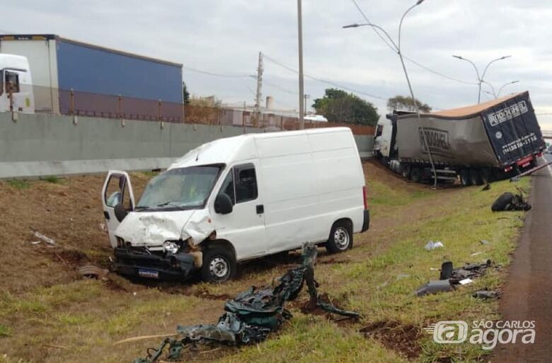 Motorista na contramão morre após colisão na rodovia SP-330 - Crédito: QRU News