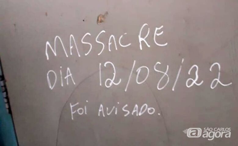 Mensagem de massacre em parede de banheiro de escola amedronta pais de alunos em São Carlos - Crédito: Divulgação