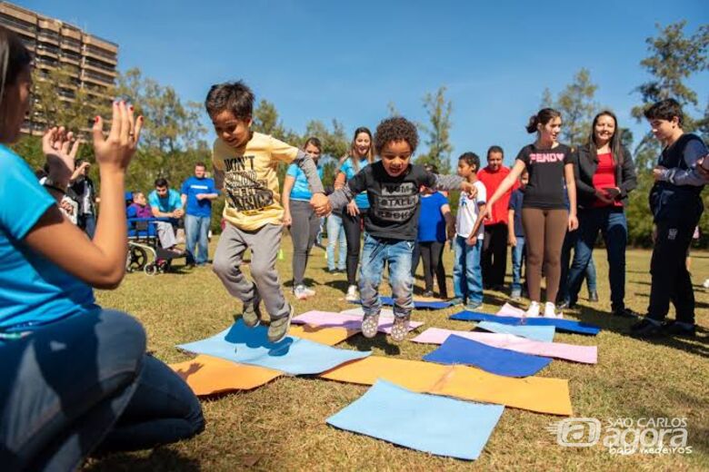 Crianças e pais se divertem durante a realização do Pupanique: momento de lazer e descontração - Crédito: Divulgação