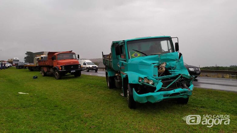 Acidente entre carro e caminhão em São Carlos mata 4 pessoas na SP