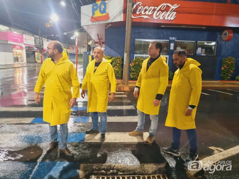 Em pouco mais de uma hora choveu o equivalente a 40.6 milímetros em São Carlos - Crédito: Divulgação